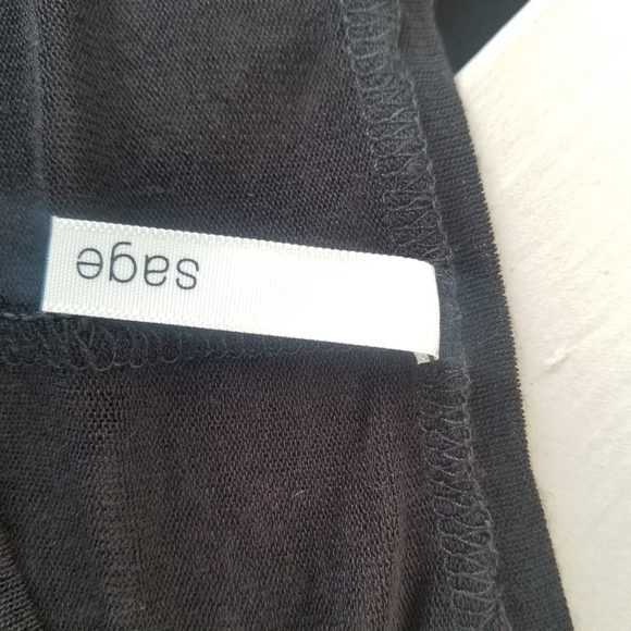 S  Sequins on elbows black top - Picture 6 of 7